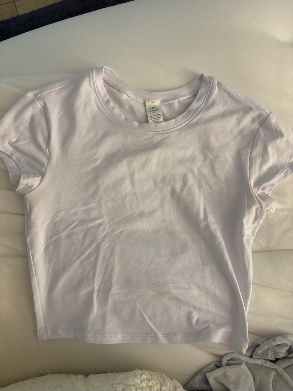 Alo Yoga white cropped tee